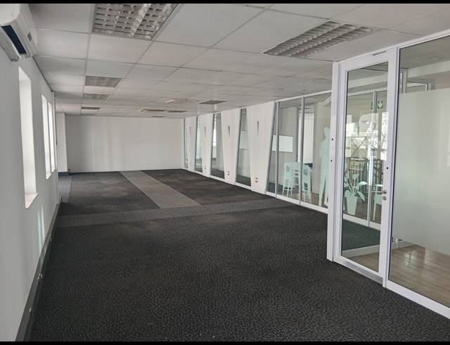 1,224M² BUILDING TO LET IN BRYANSTON